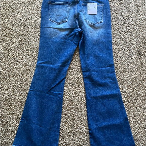 Vervet flares - Picture 2 of 3